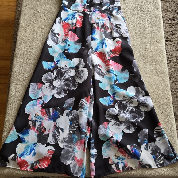 Bebe wide leg spaghetti strap floral jumpsuit size 6 - Picture 8 of 15